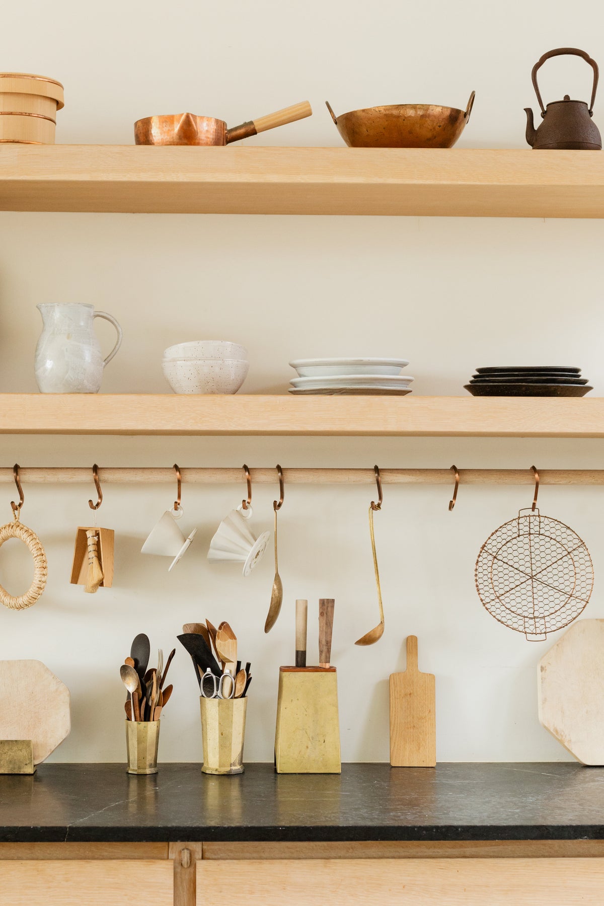 EIZA Nordic kitchen utensil set in a bright kitchen