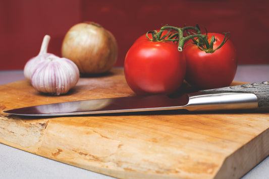 EIZA acacia wood chopping board with vegetables