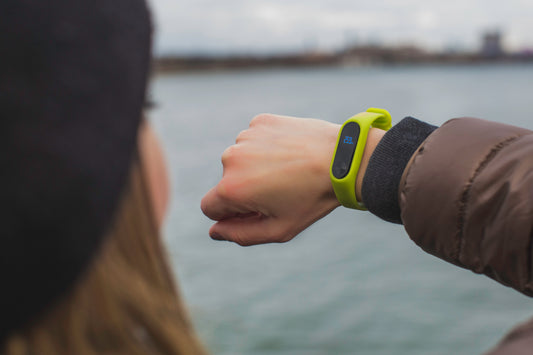 EIZA Pulse smart fitness tracker on wrist